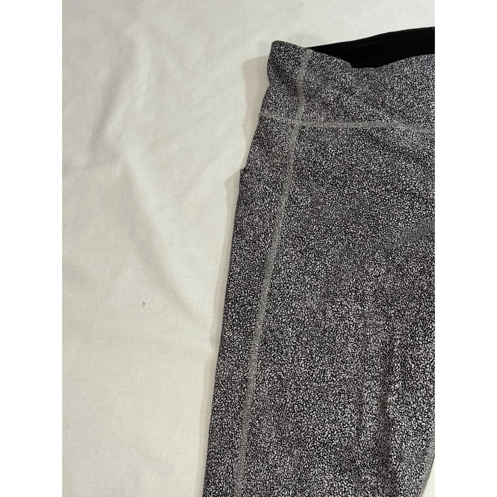 Lululemon Speckled Black‎ & White Cropped Leggings Size 10